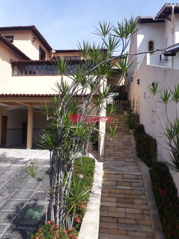 Mountain view in a 4-bedroom house, 431 m² — photo 43