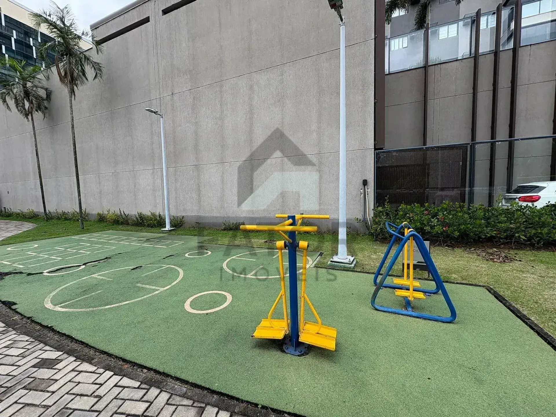 Apartamento com 3 quartos e varanda fechada de vidro — photo 40
