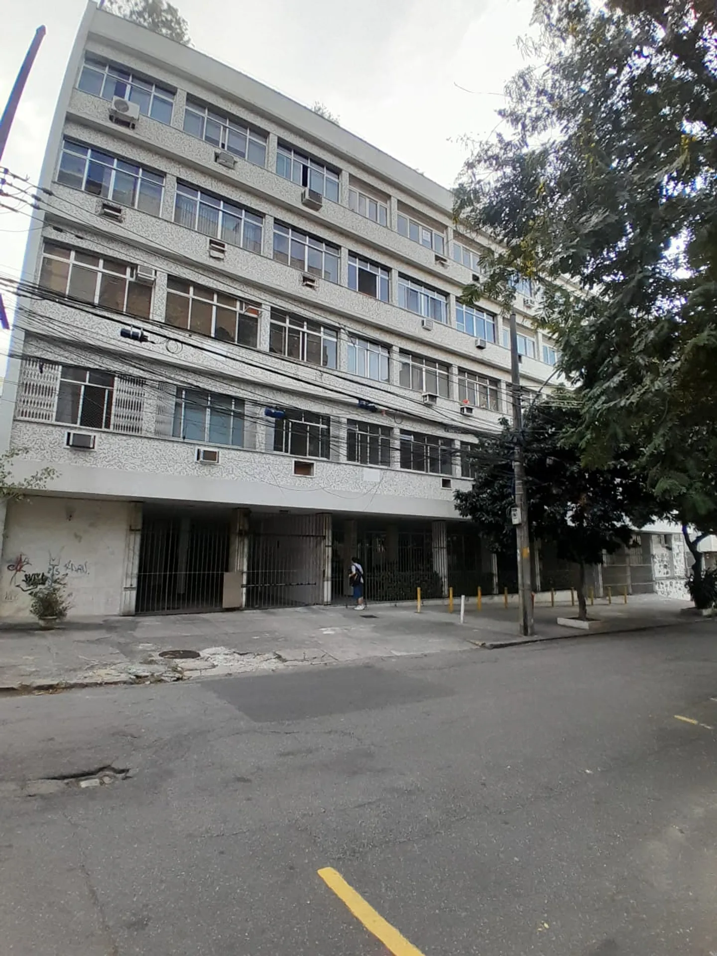 Unfurnished apartment with 2 bedrooms and 1 bathroom — photo 32
