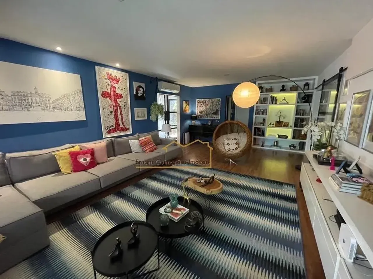 Furnished single-story house with 5 bedrooms and 5 baths