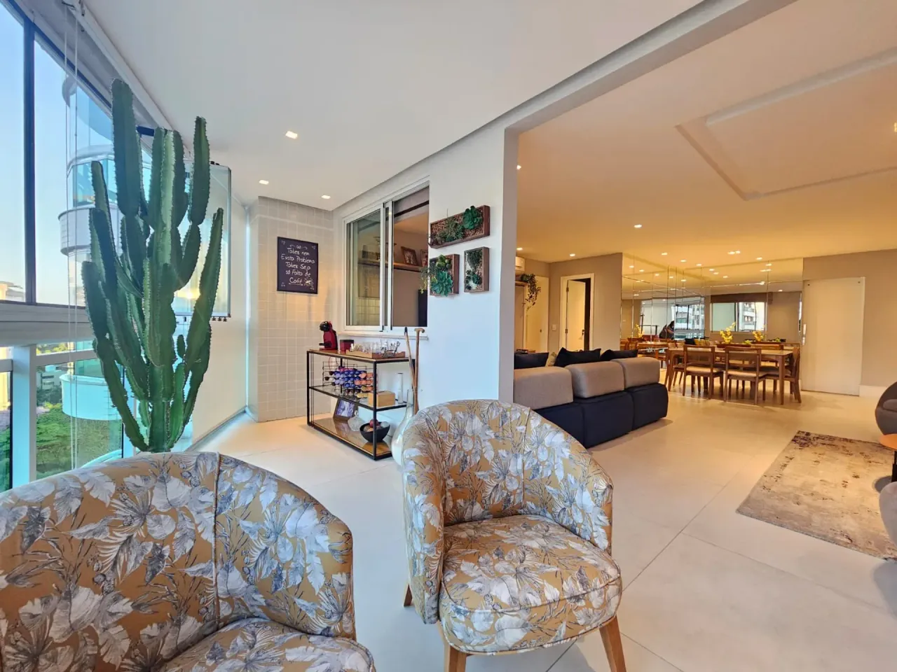 Furnished apartment with 3 bedrooms and 5 bathrooms — photo 11