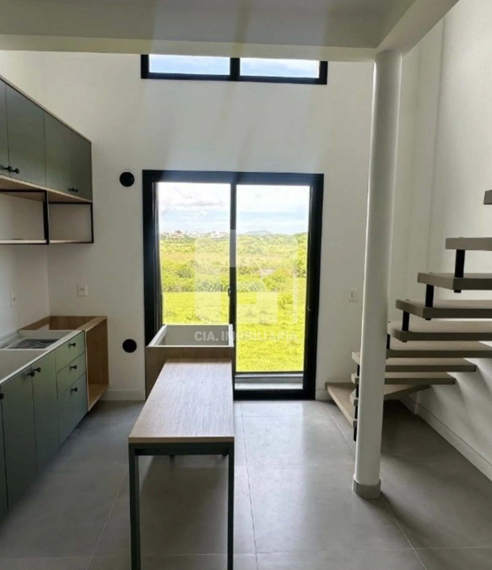 Loft de 1 dormitorio con cocina abierta y 66 m² — photo 2