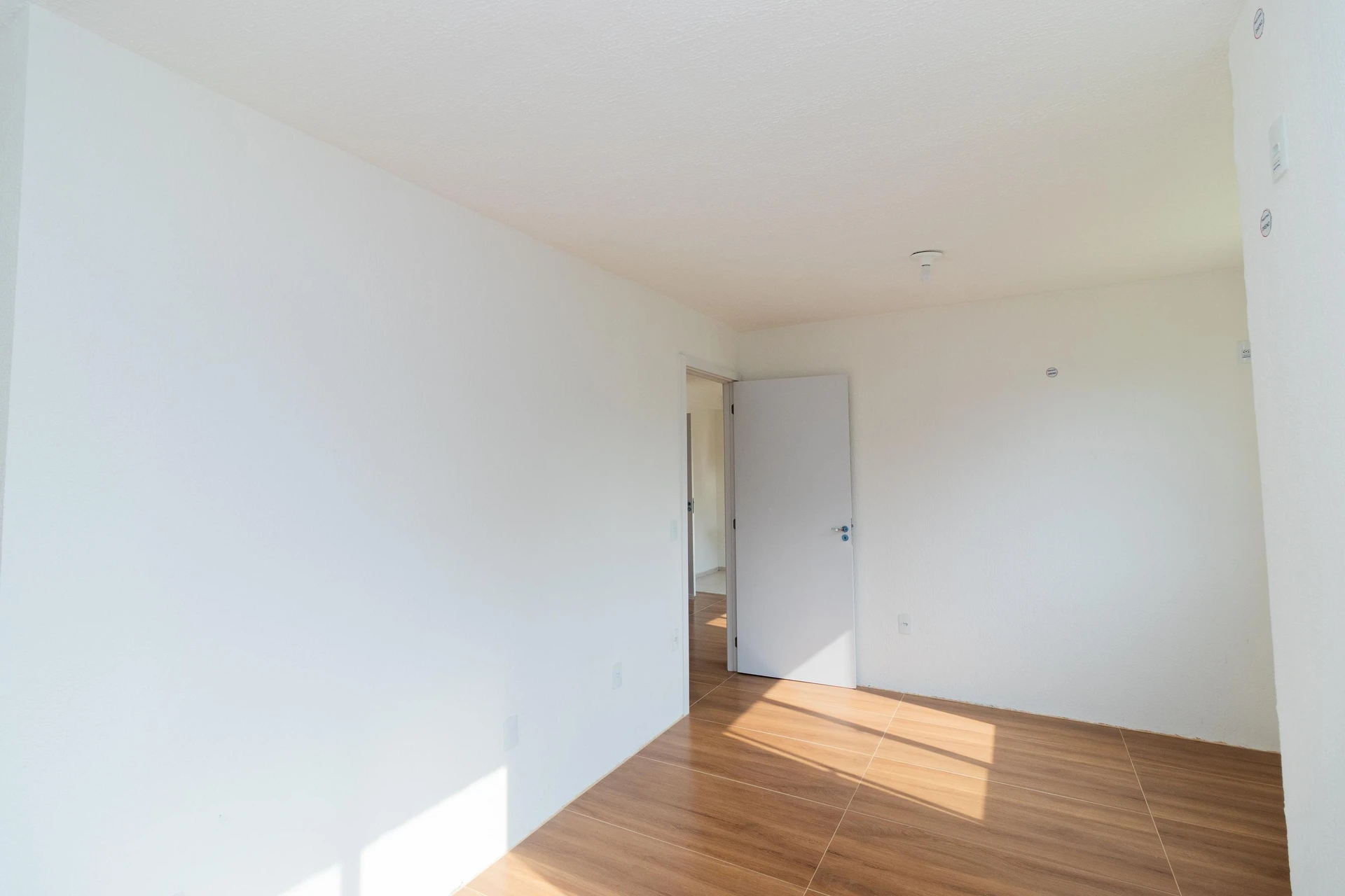 One-bedroom apartment in a building with a gym — photo 23