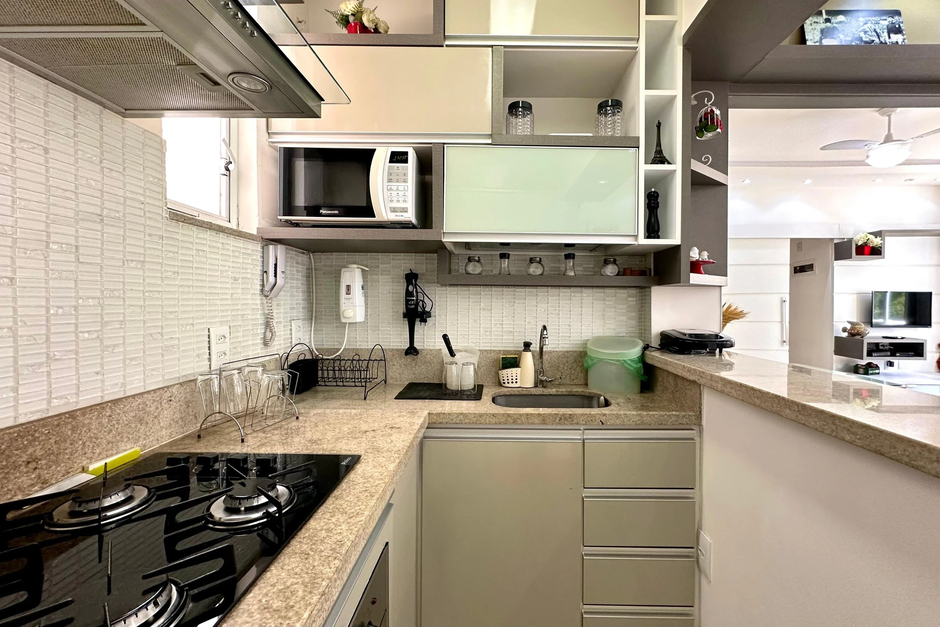 Apartamento mobiliado de 1 quarto com cozinha integrada — photo 5