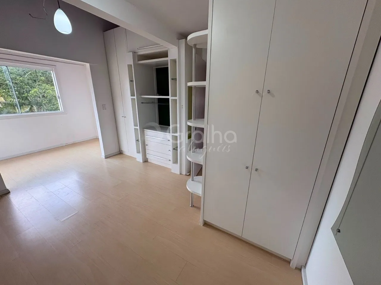 House with 3 en-suite bedrooms 435 m² and private garden — photo 26