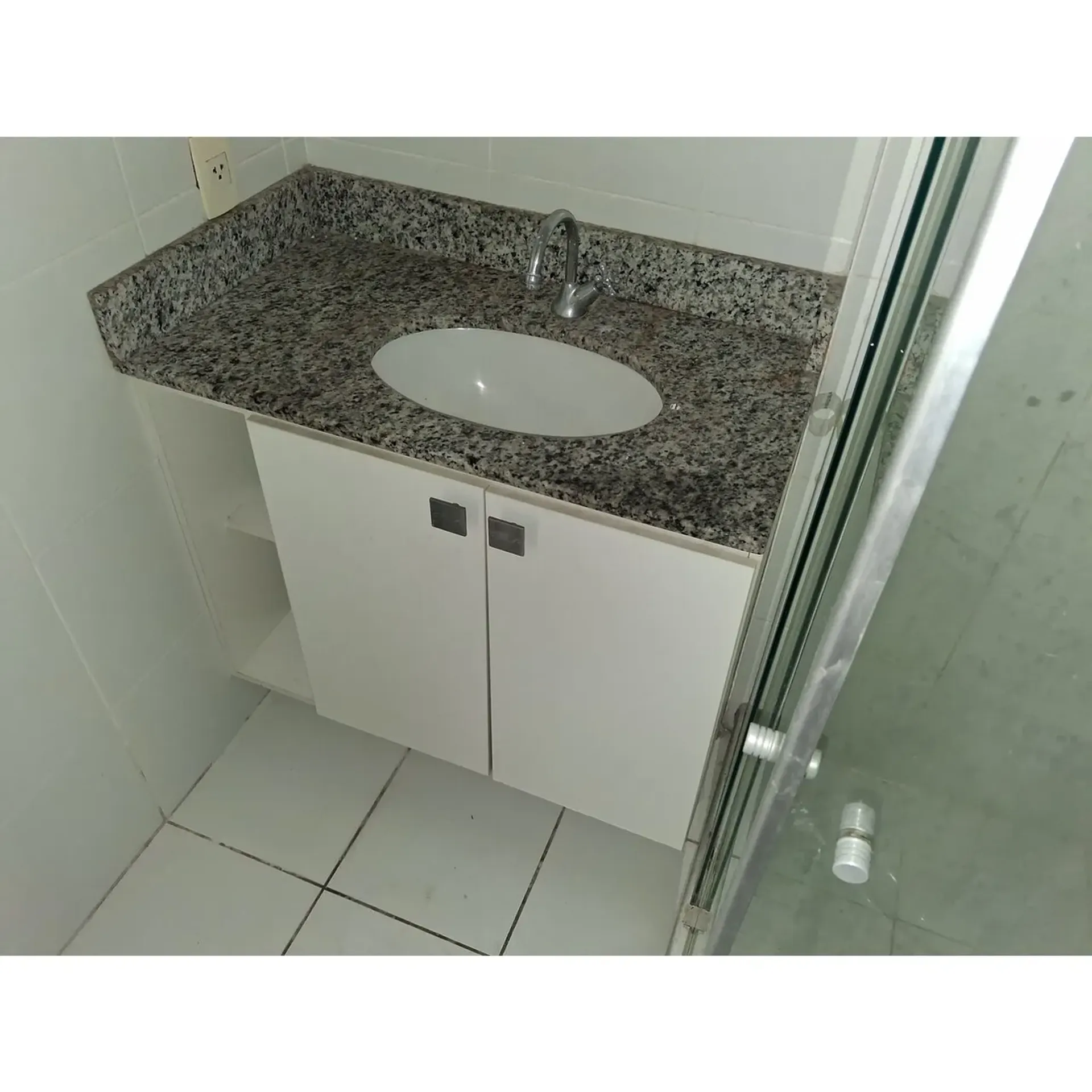 73 m² 2-bedroom rental apartment with balcony — photo 4