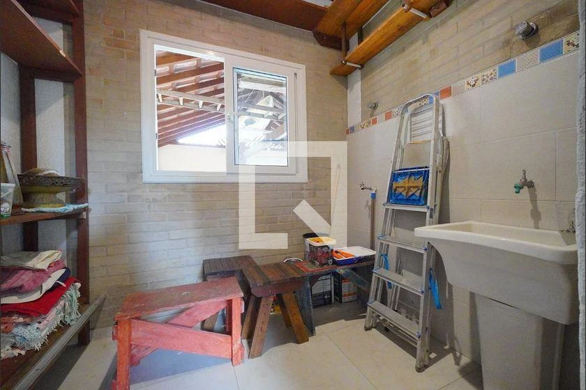 Rental house with 2 bedrooms, 425 m² and a balcony