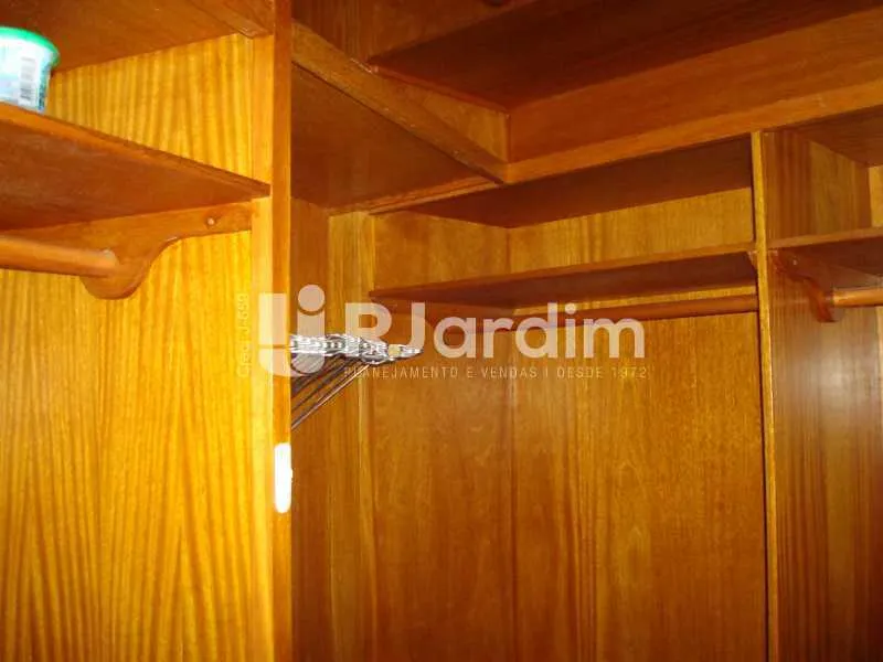 Furnished 4-bedroom apartment with 4 baths, 133 m² — photo 17