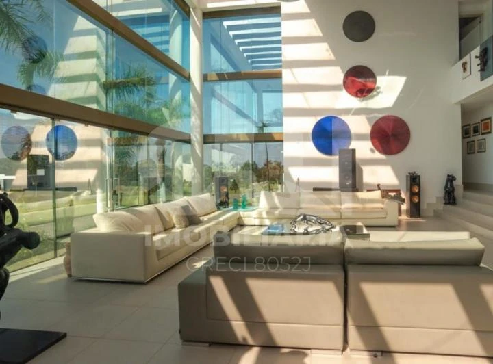 6-suite house with 370 m² and 3 covered parking spots — photo 4