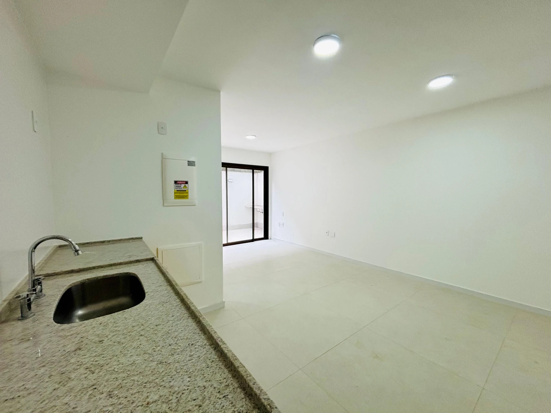 Apartamento de 1 quarto em condomínio com piscina
