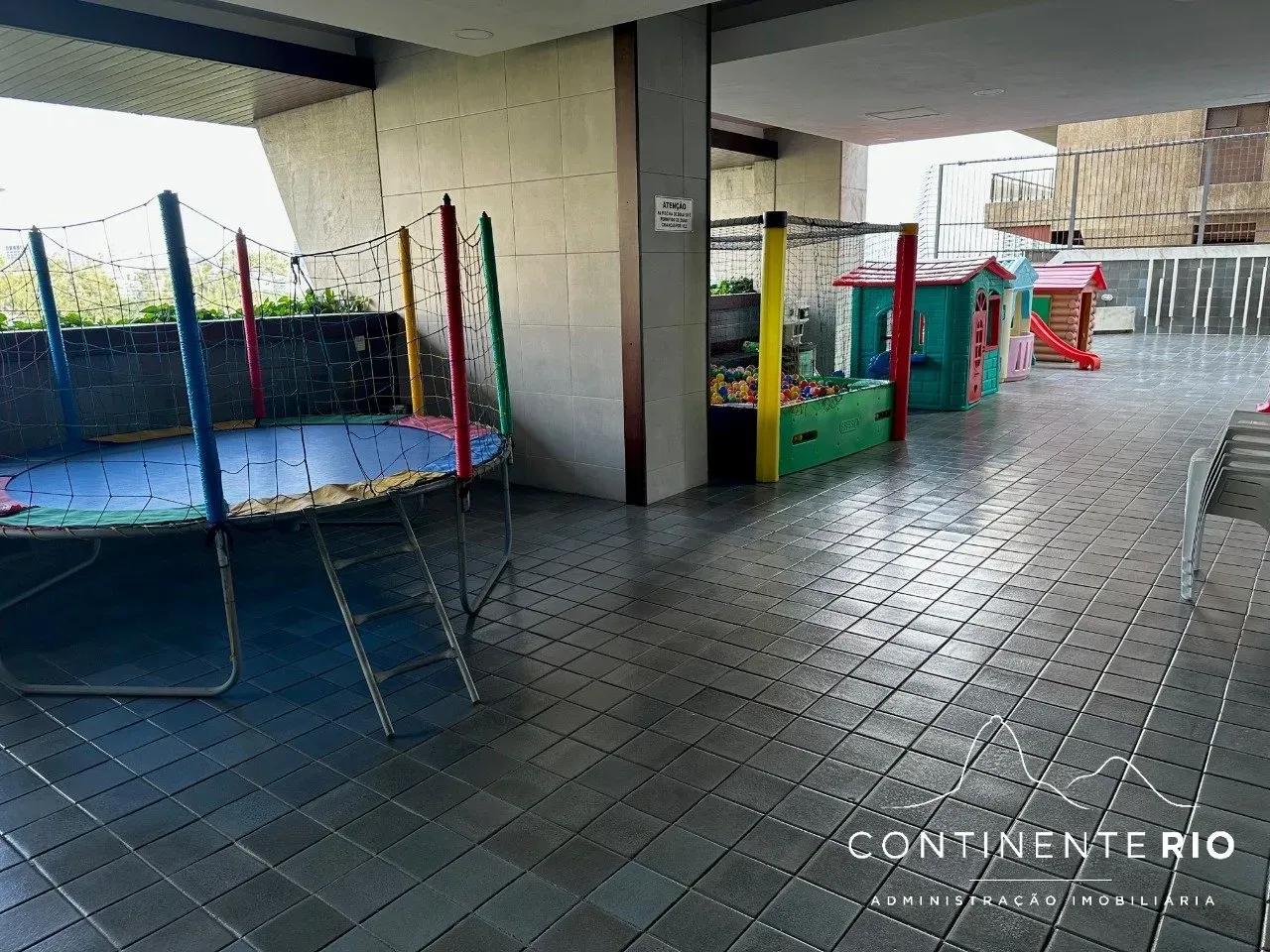 Apartamento con 4 dormitorios y balcón acristalado — photo 30