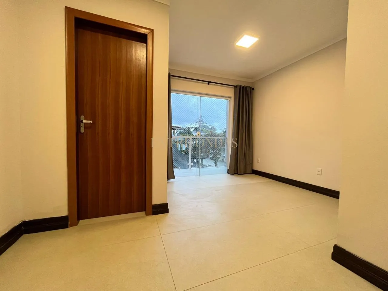 2-bedroom house with a garden in Florianópolis — photo 14