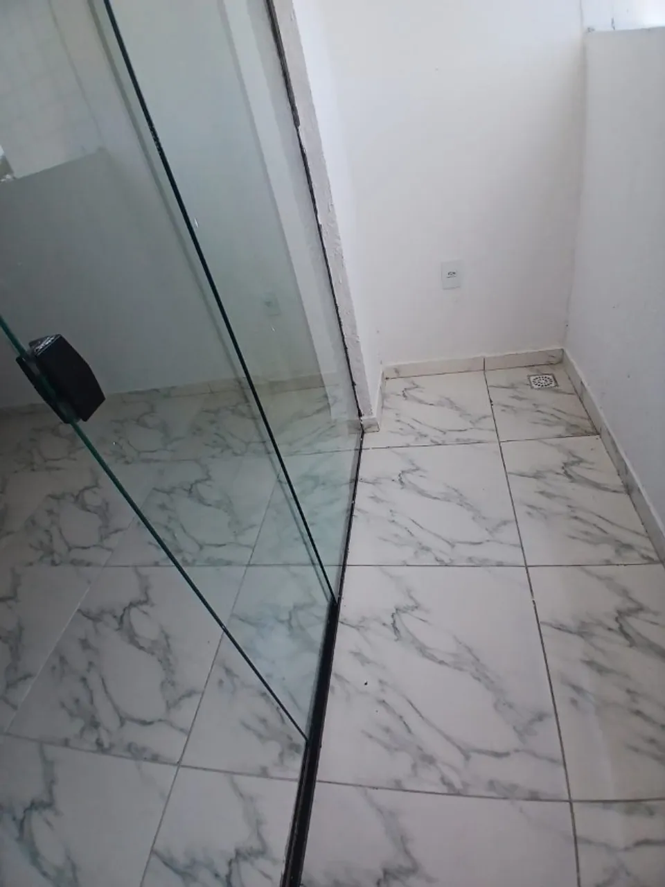 2-bedroom apartment in a building with a gym — photo 14