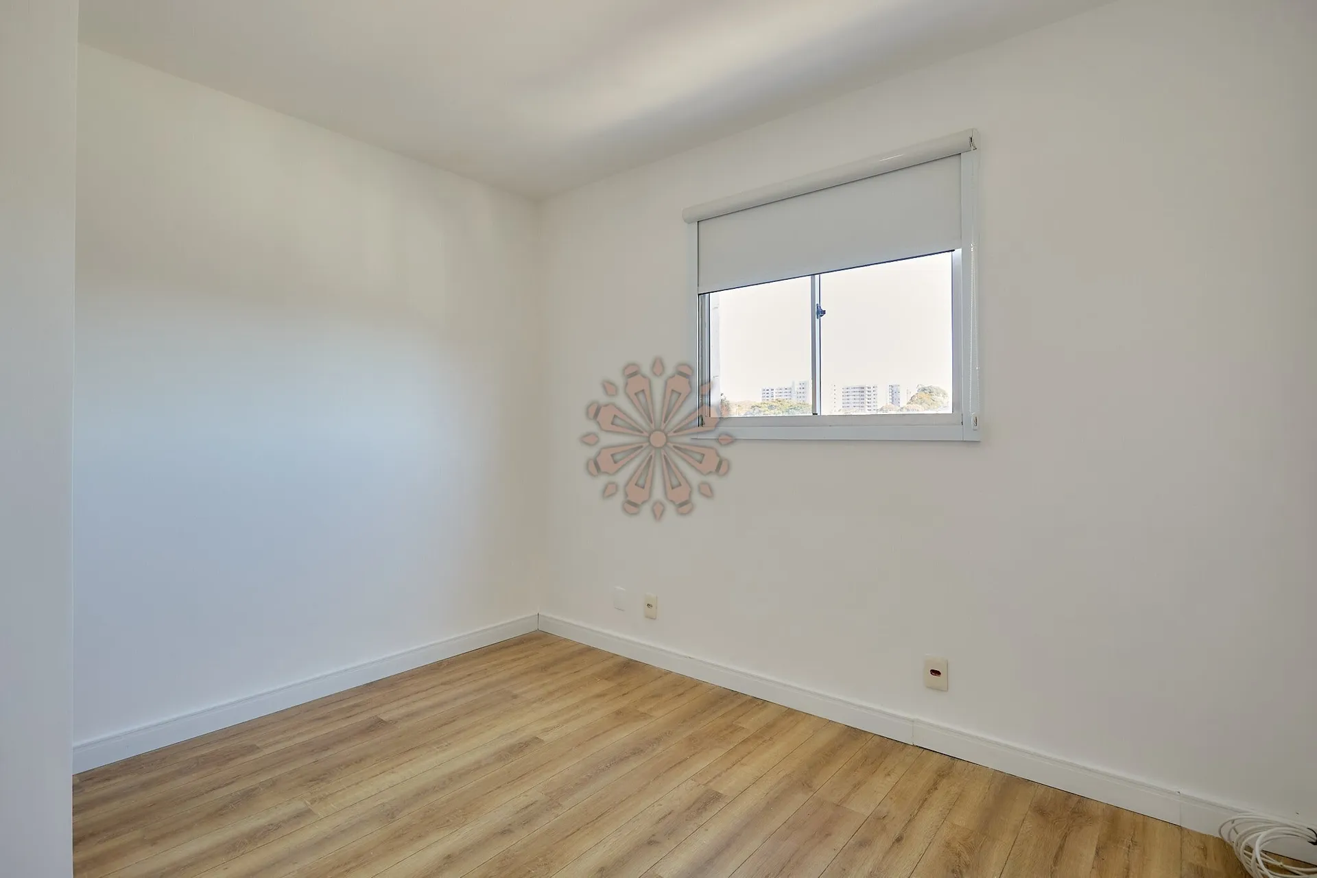 Furnished apartment, 68 m², with a glass-enclosed balcony — photo 9
