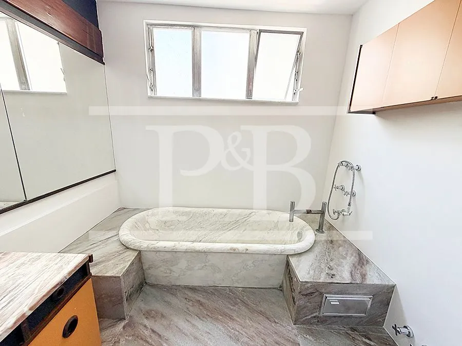 310 m² apartment with floor-to-ceiling windows and a bathtub — photo 12