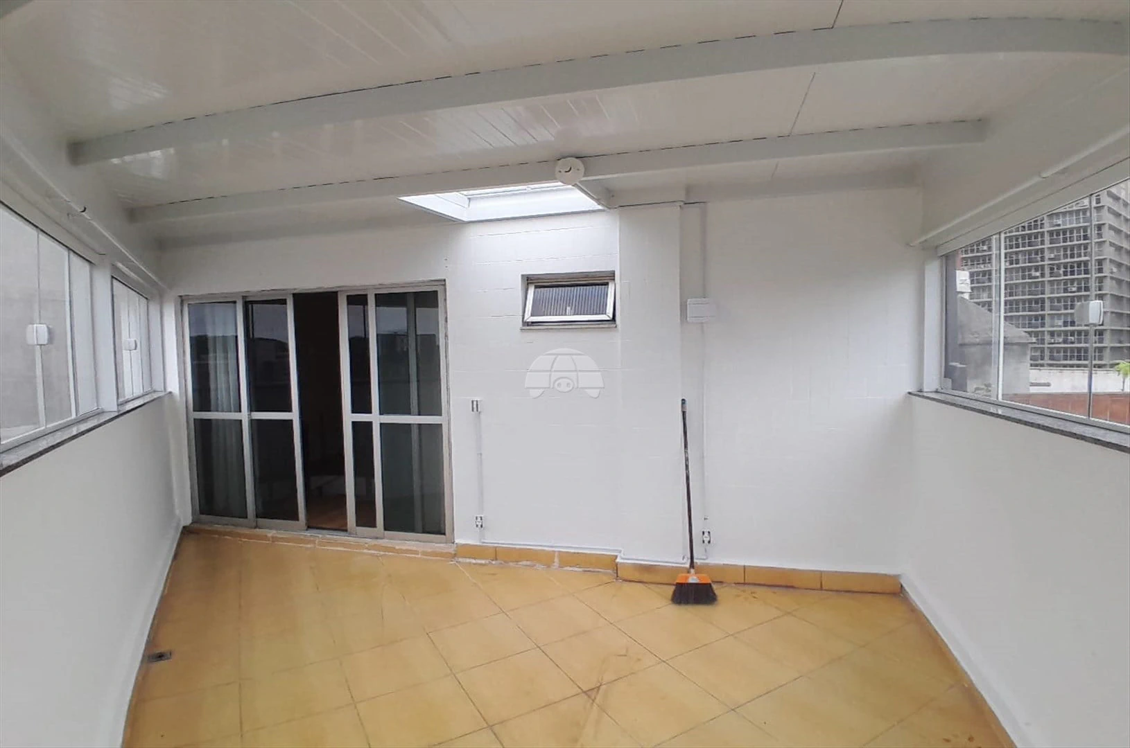Home office in a one-bedroom apartment, 93 m²