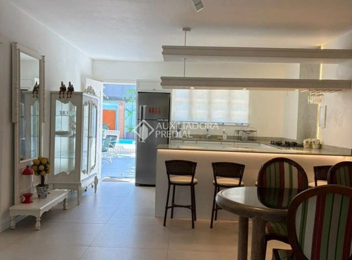 Casa mobiliada 400 m² com cozinha aberta e fogão a gás — photo 6