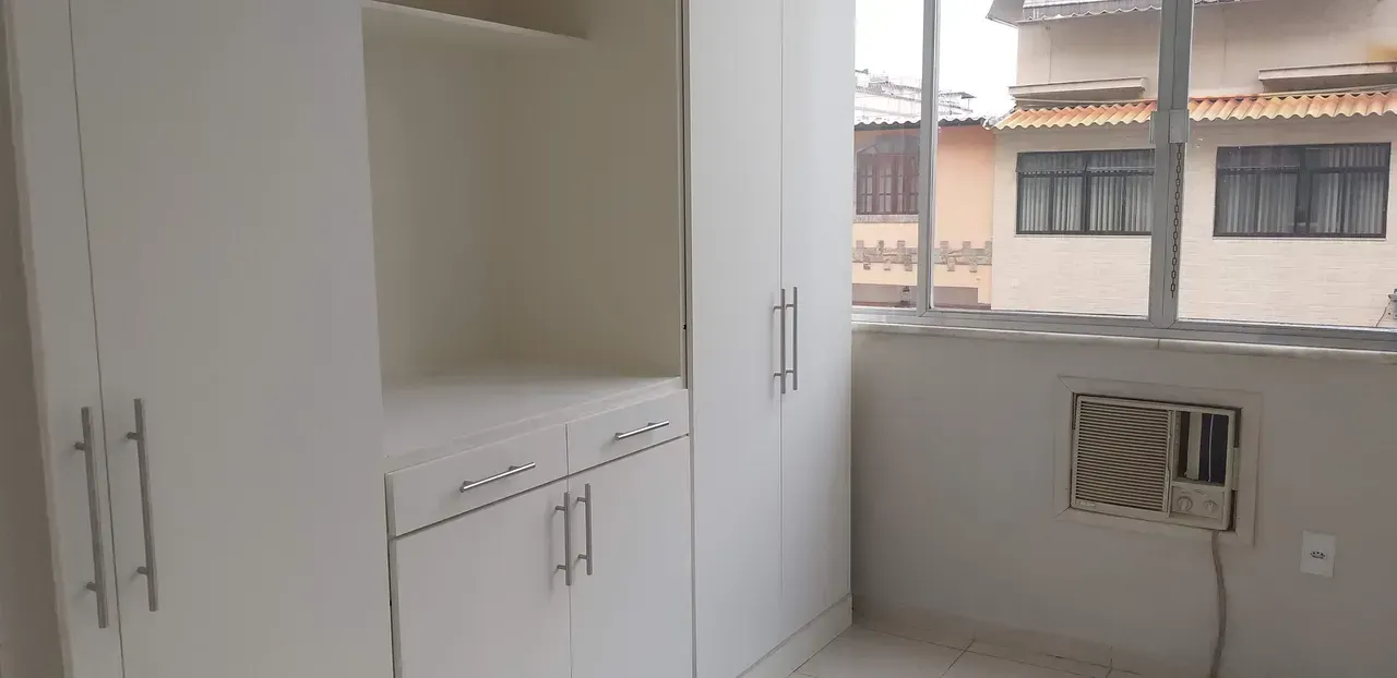 Unfurnished 3-bedroom apartment with built-in wardrobes — photo 9