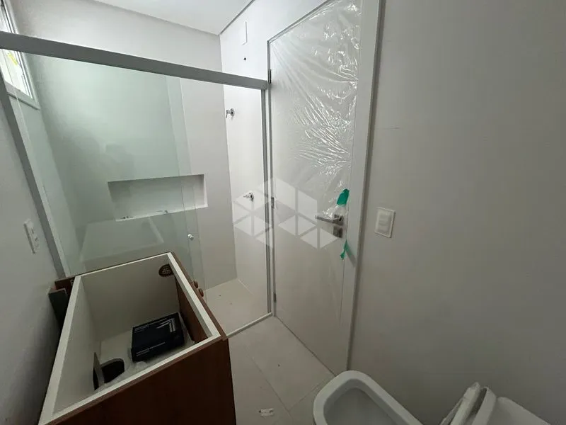 One-bedroom apartment with a glass-enclosed balcony — photo 16