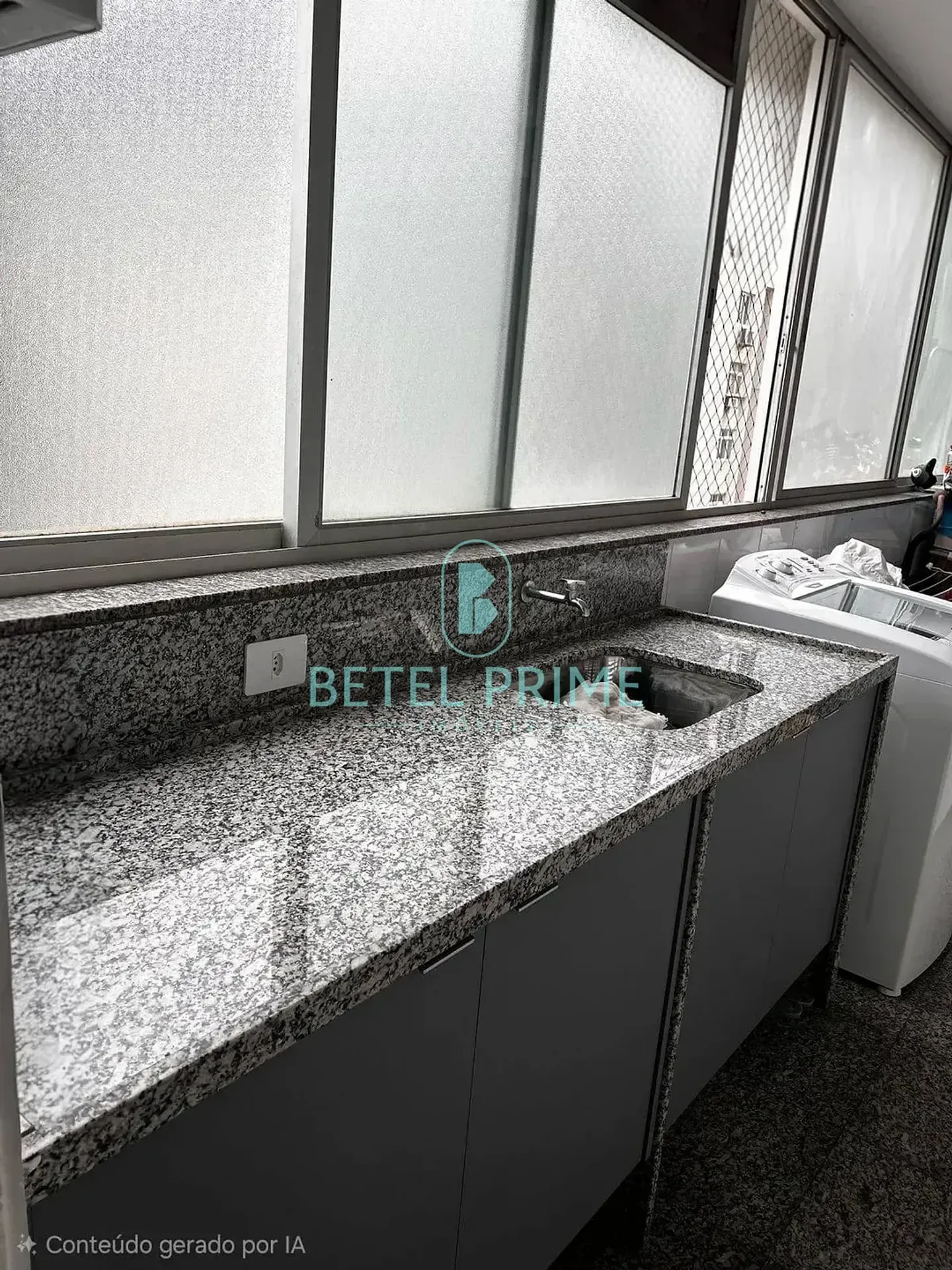 Unfurnished 3-bedroom rental apartment with a balcony — photo 25