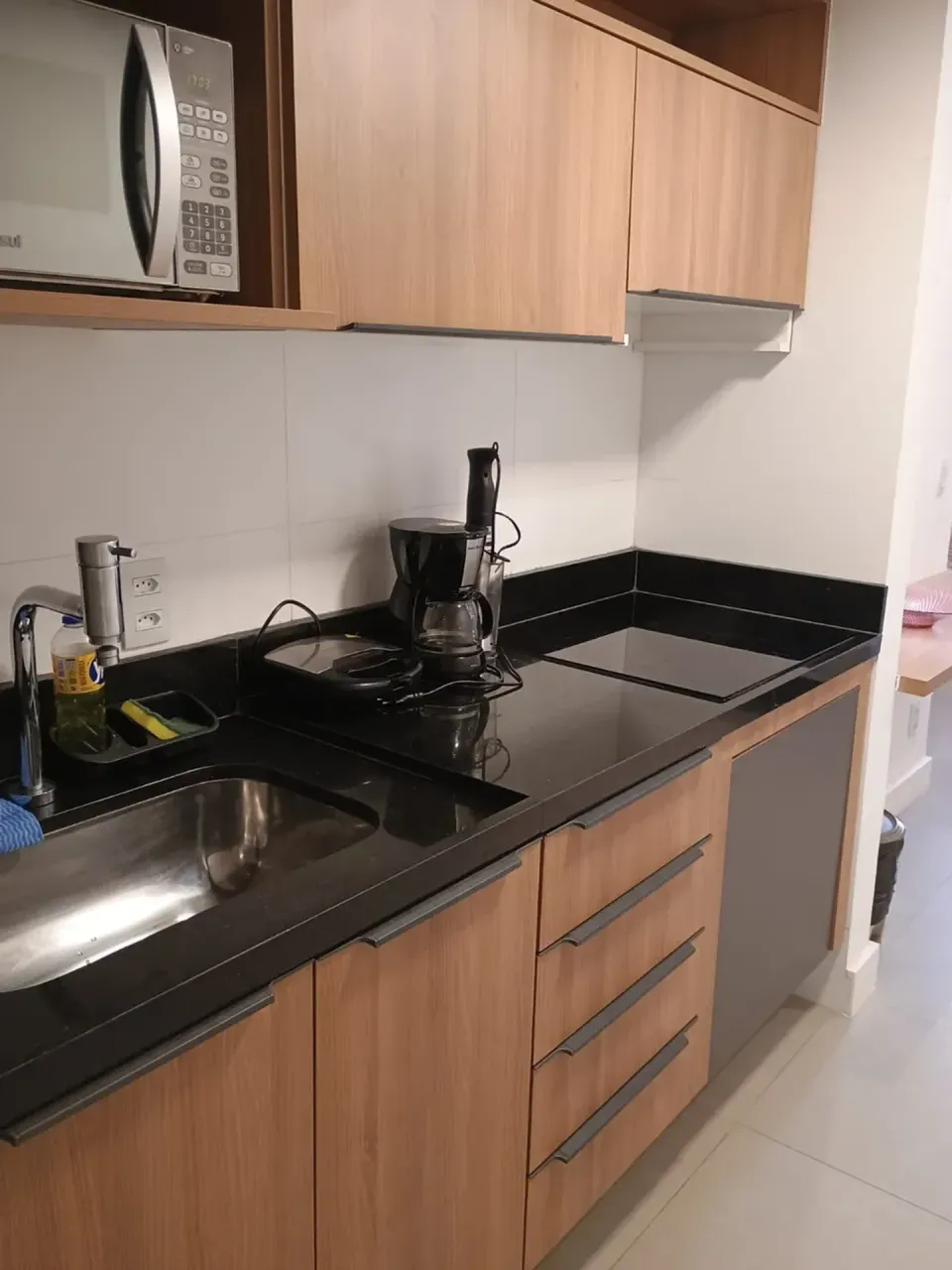 Apartamento mobiliado de 1 quarto com cozinha integrada — photo 4