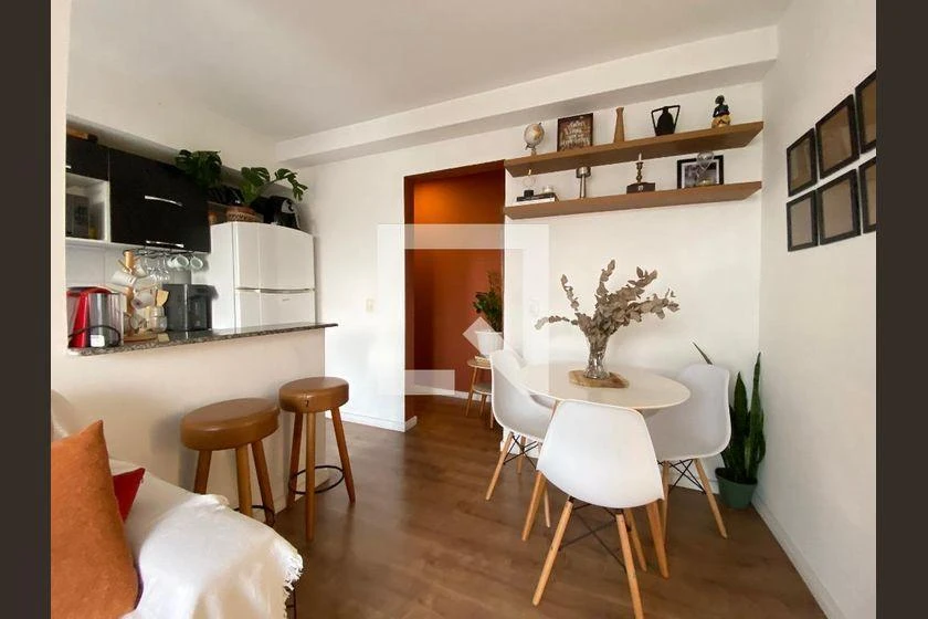 Apartment, 50 m², with wood or laminate floors — photo 2