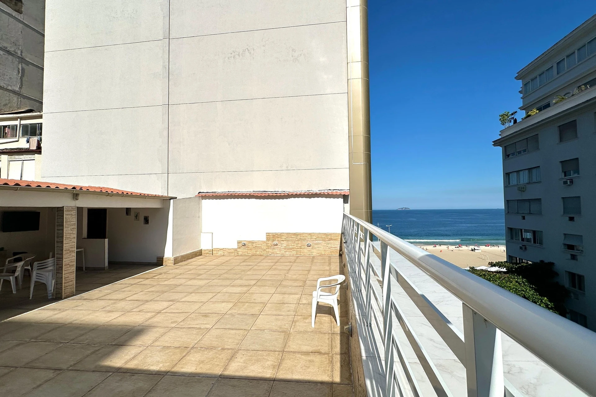 Furnished apartment with 3 bedrooms and a balcony — photo 41