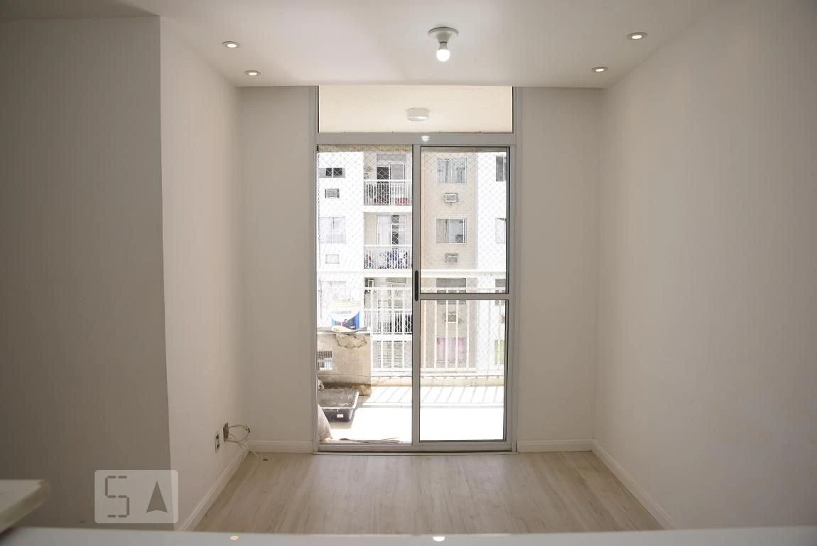 Wood or laminate floors in a 2-bedroom apartment, 48 m² — photo 7