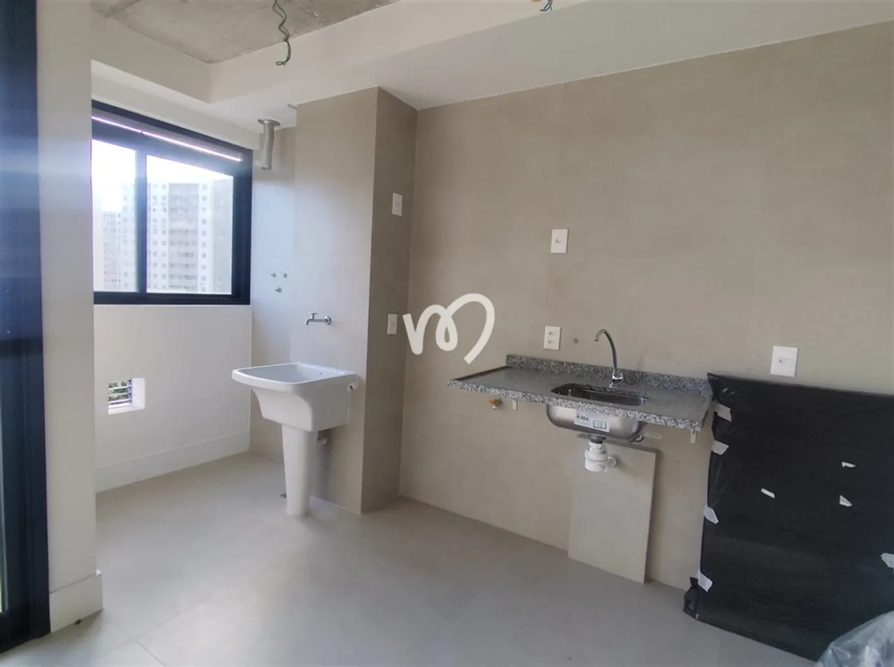 2-bedroom 2-bath apartment with 1 parking space — photo 2