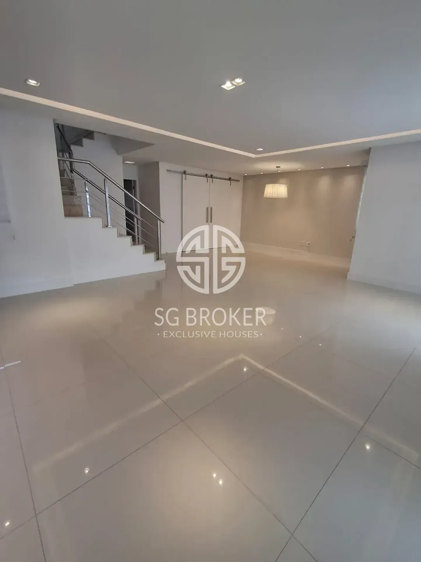Casa com 5 suítes e 5 banheiros, 330 m² — photo 10