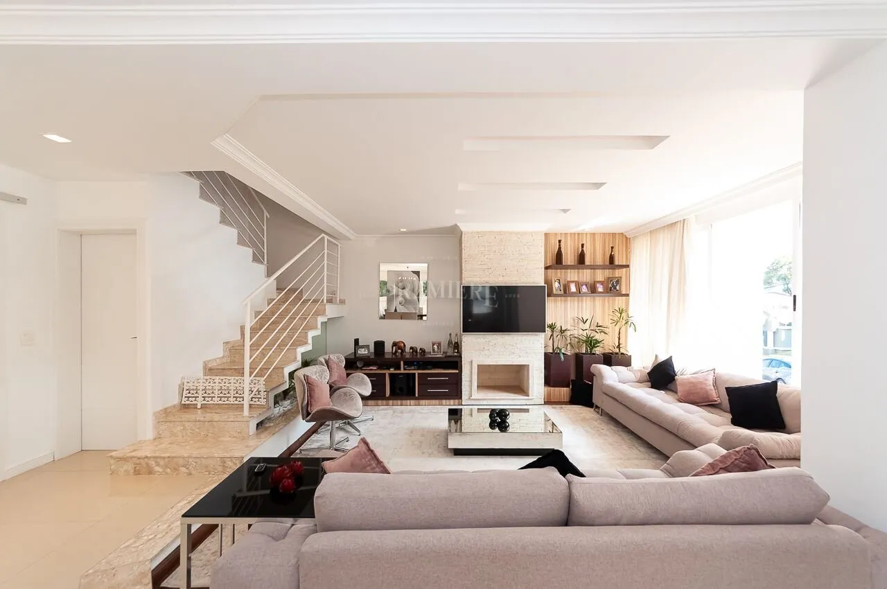 Furnished 270 m² house with 4 bedrooms and open kitchen