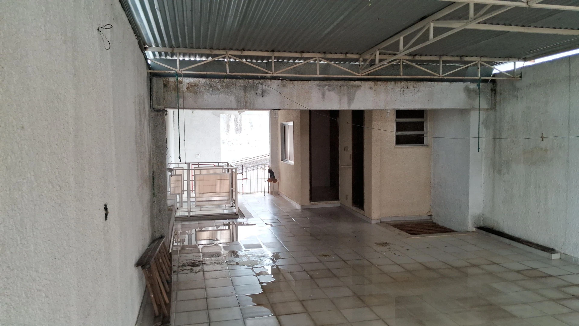 Unfurnished house with 6 bedrooms and private garden — photo 31