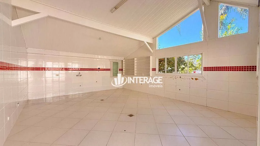 Condo house with private garden and laundry area — photo 18