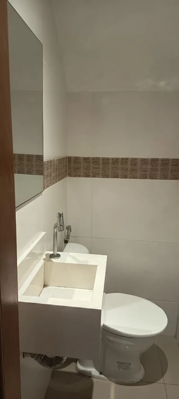 Casa com 5 quartos e 5 banheiros, cozinha com fogão a gás — photo 15