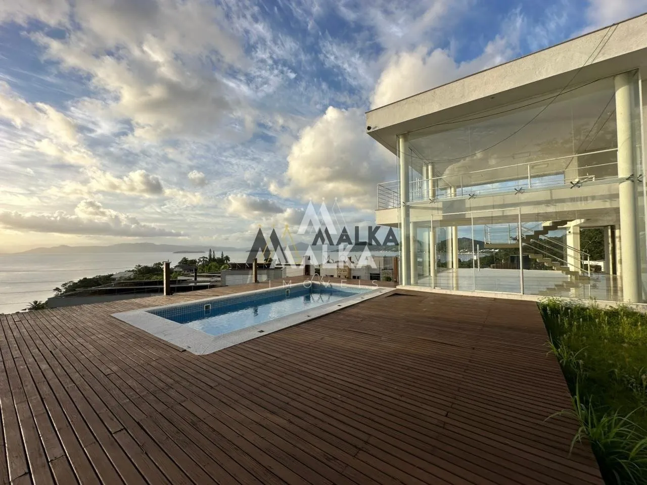 461 m² house with 3 en-suite bedrooms and private garden — photo 29