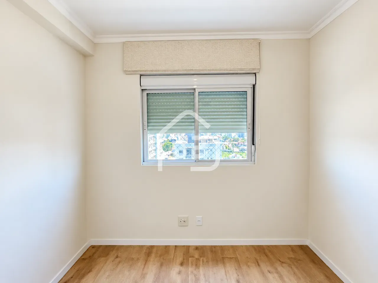 2-bedroom apartment in a building with a gym — photo 15