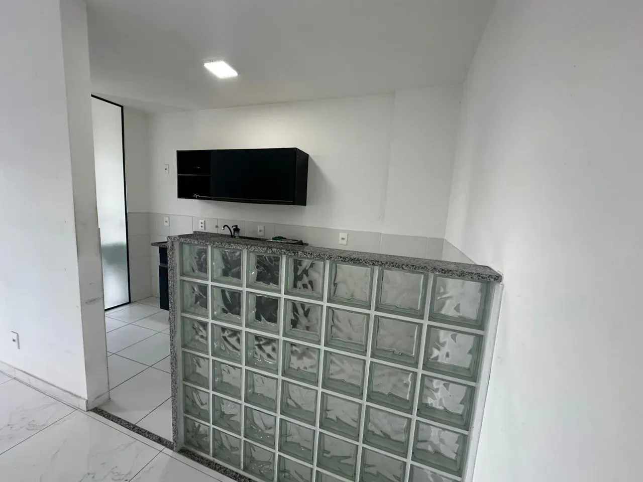Apartment with open-plan kitchen and en-suite bedroom — photo 6