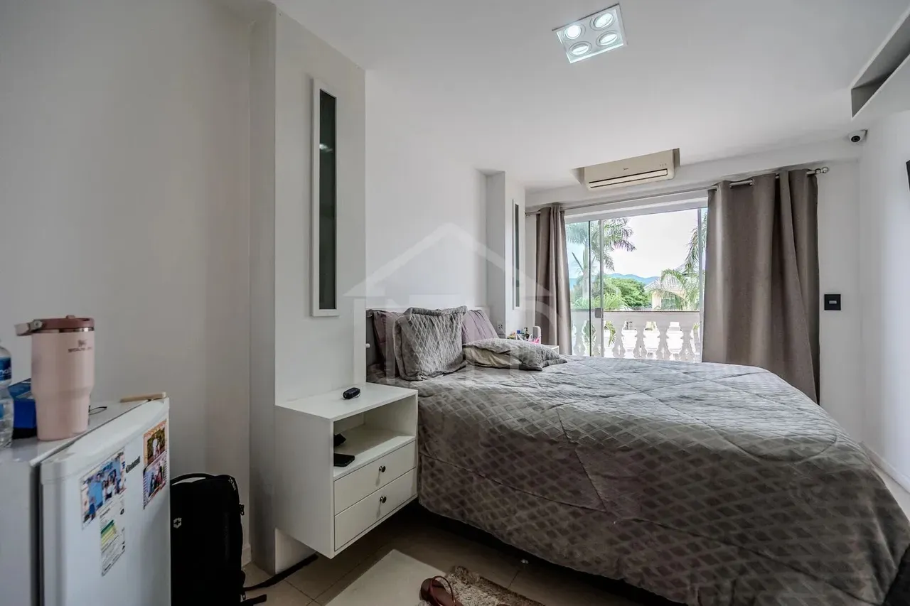 Furnished 6-bedroom house, 266 m² and 3 parking spots — photo 10
