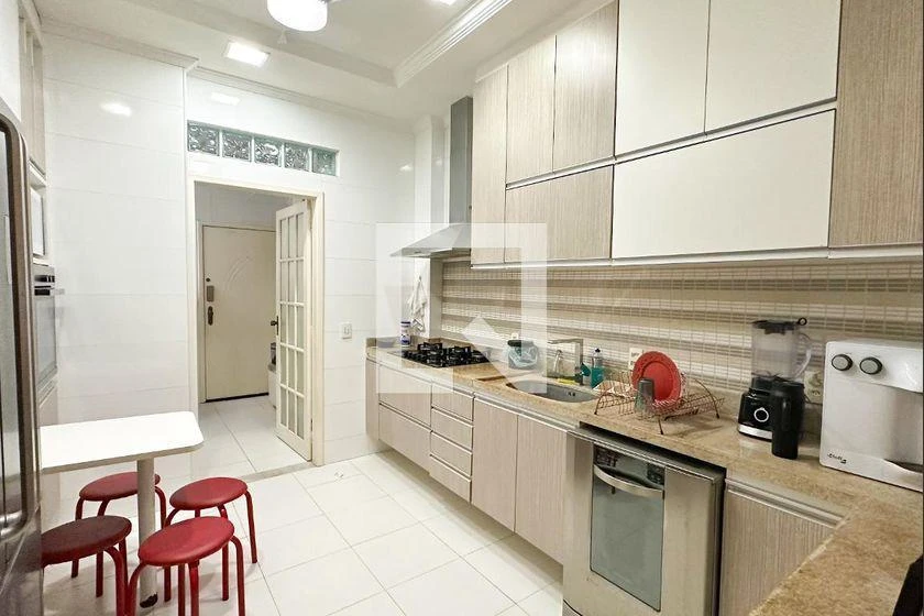 4-bedroom apartment with a home office — photo 11