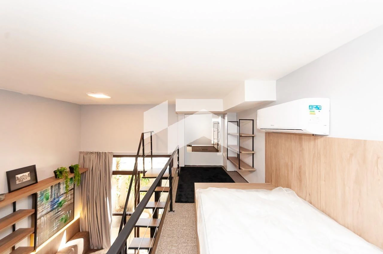 Furnished studio, 21 m², with wood or laminate floors — photo 4