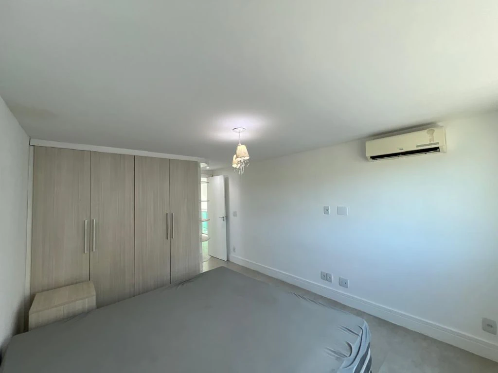Furnished triplex home with 4 en-suites and 4 parking — photo 3