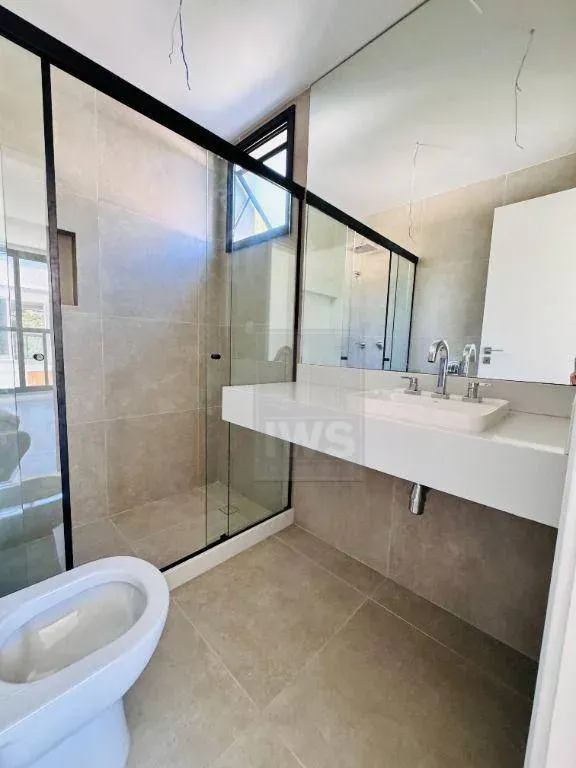 Modern house with 5 en-suite bedrooms and air conditioning — photo 34