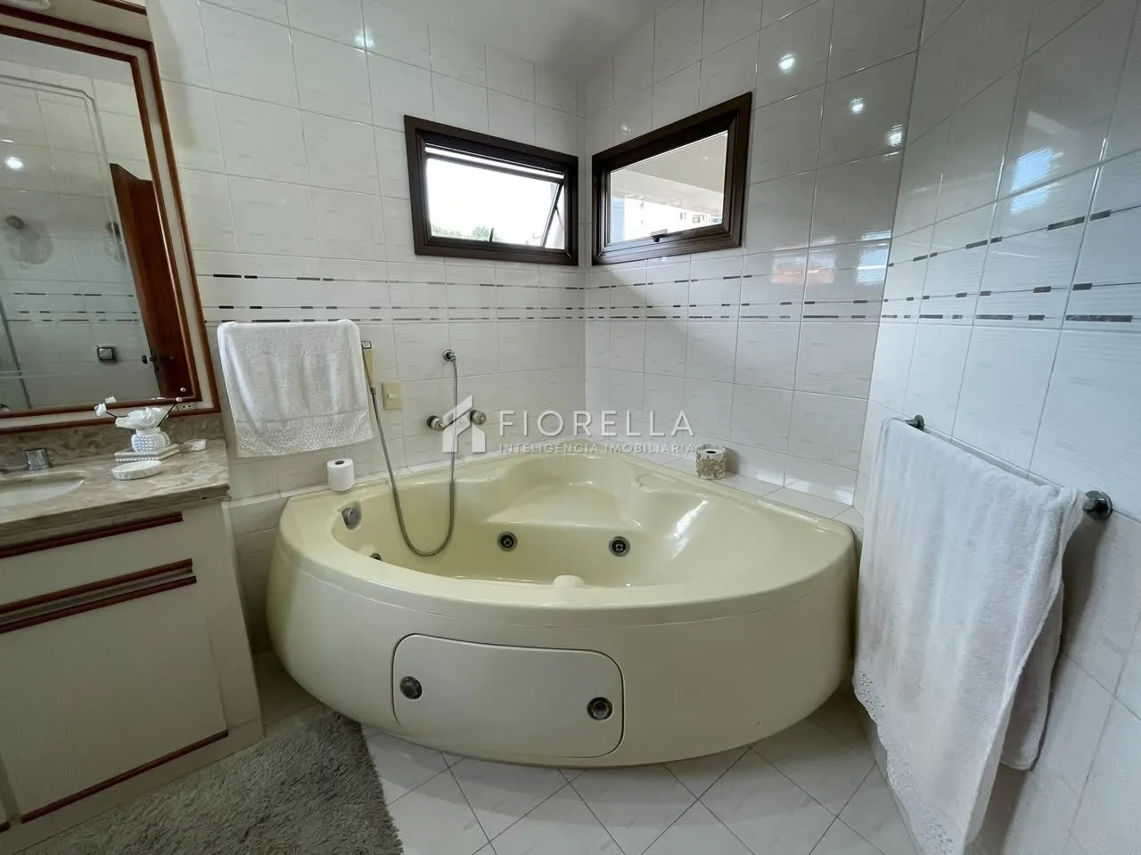 Furnished house, 376 m², with a water view — photo 49