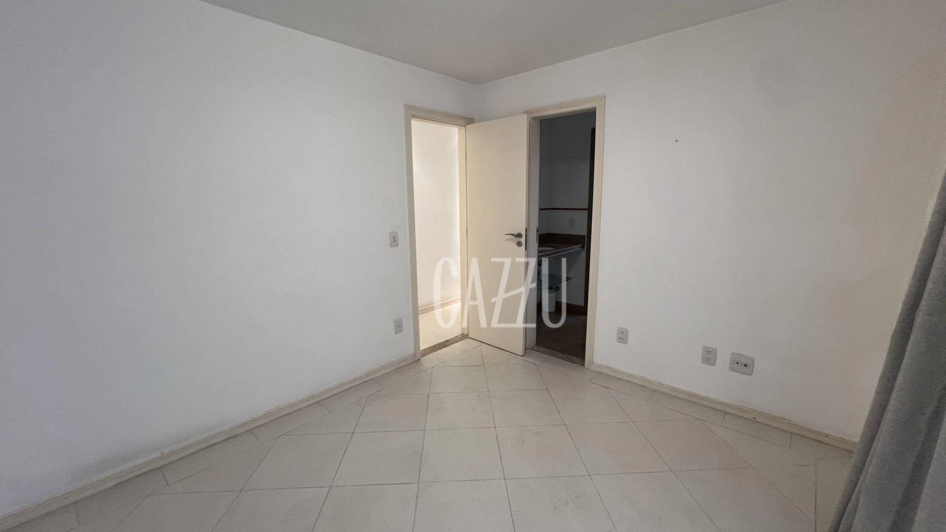 4-bedroom apartment in a building with a sauna — photo 13
