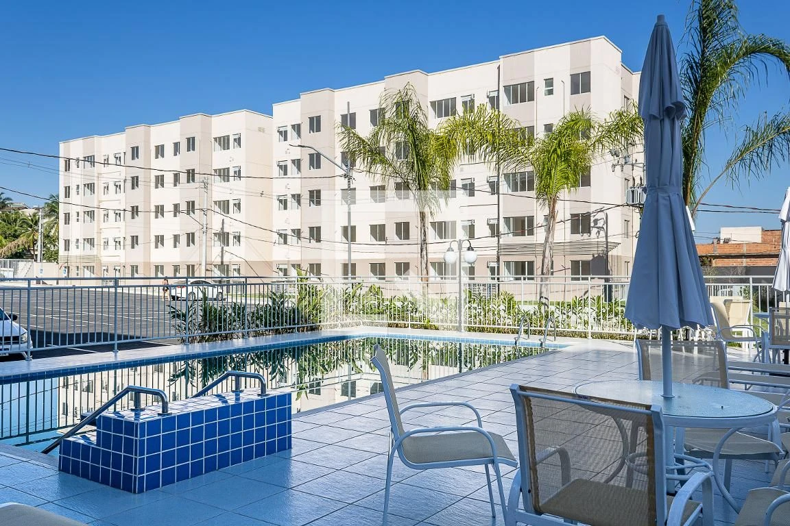 Unfurnished 2-bedroom apartment with an open-air pool — photo 8