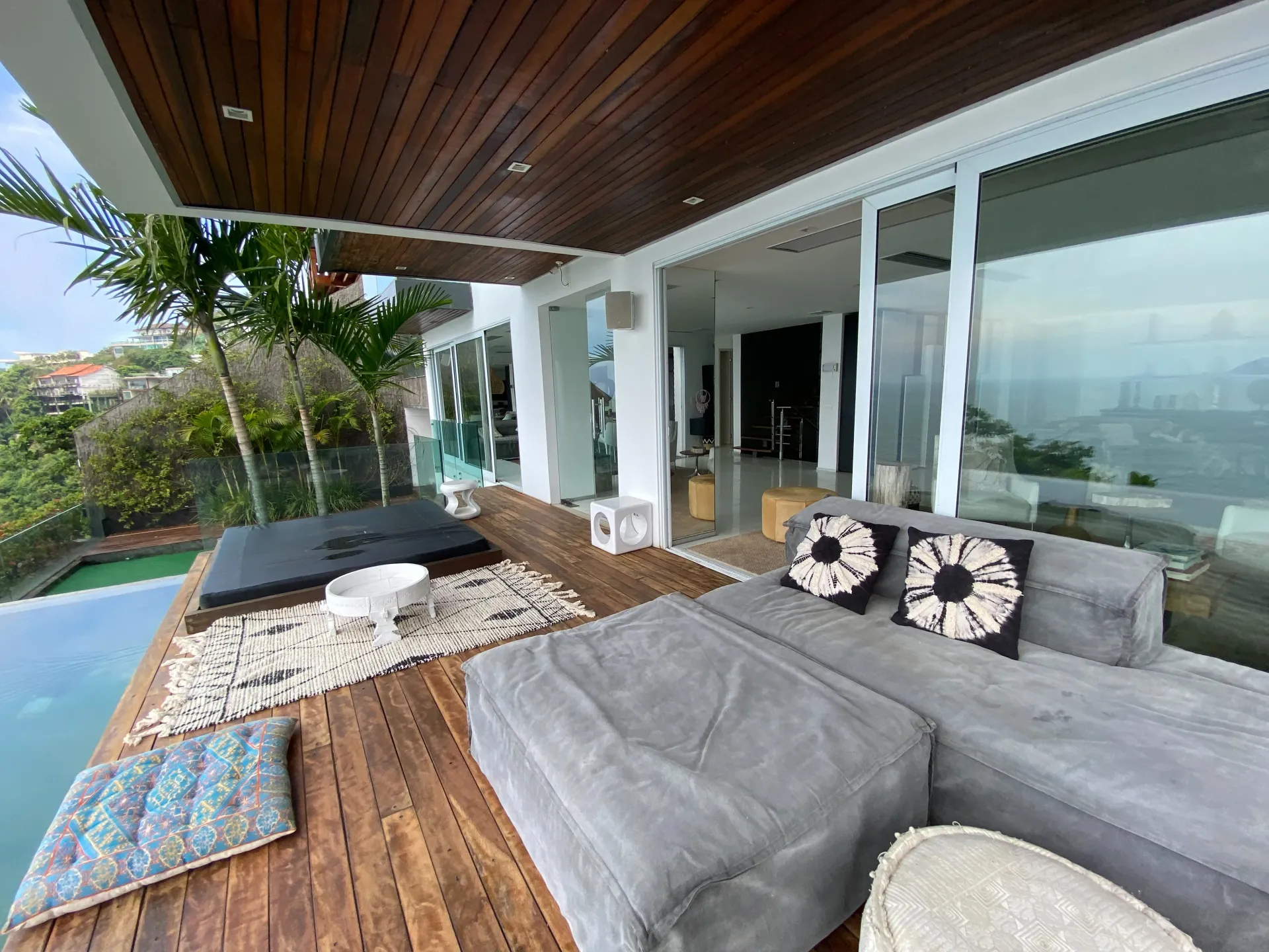 800 m² house with 5 bedrooms and an open-plan kitchen — photo 33