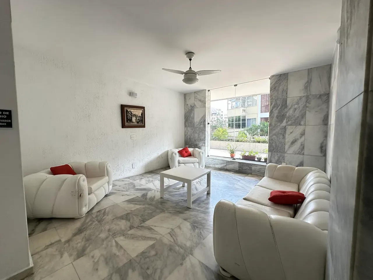 Apartment on the 4th floor with floor-to-ceiling windows