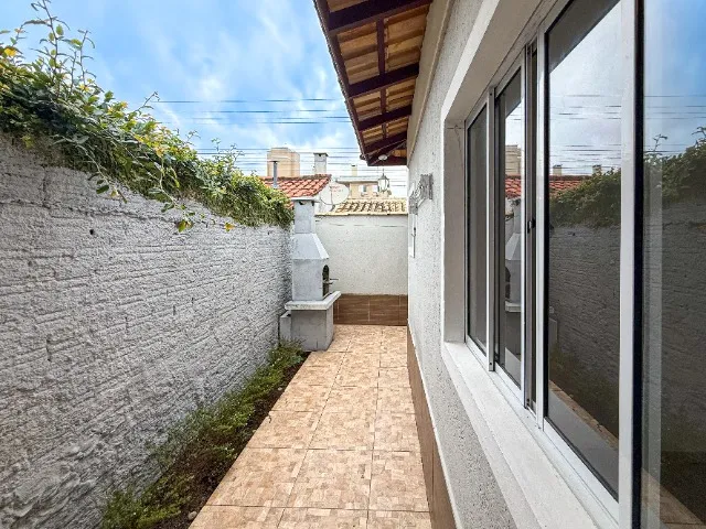 Balcony with a grill in a one-bedroom apartment, 42 m² — photo 12