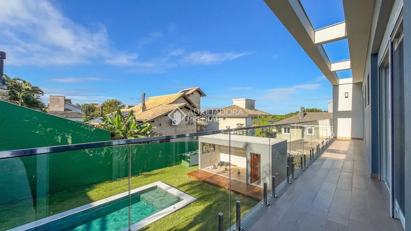 Furnished 431 m² house with 4 bedrooms and 6 bathrooms — photo 21
