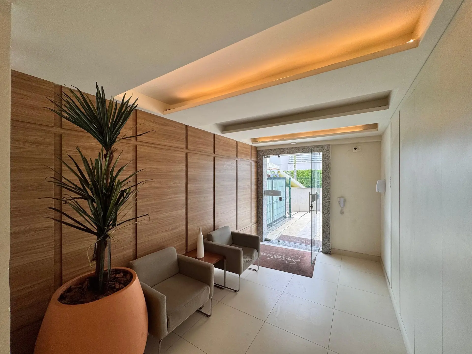 Rental apartment with 2 bedrooms, 1 en-suite bath — photo 11